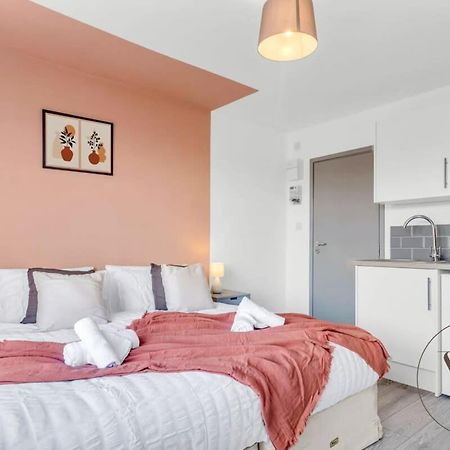 Sienna Longton Studio 2D - Wi-Fi, Alton Towers, Netflix Stoke-on-Trent 外观 照片