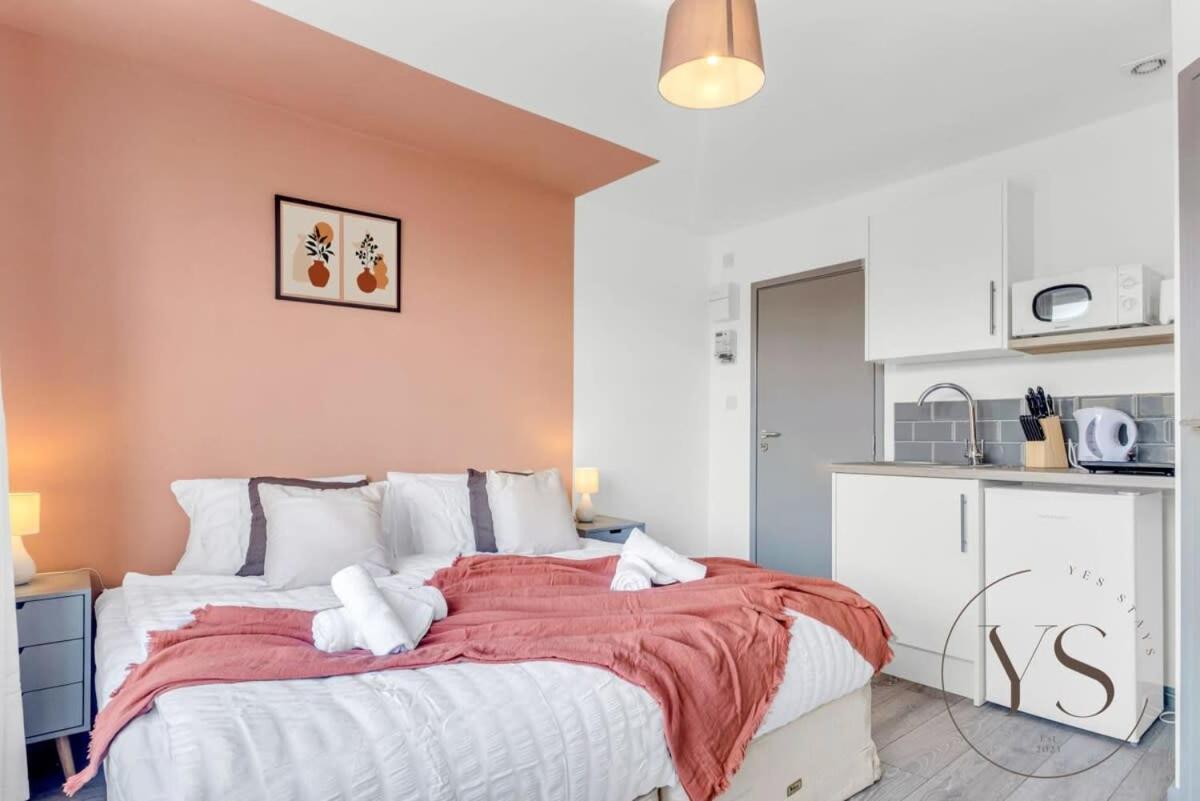 Sienna Longton Studio 2D - Wi-Fi, Alton Towers, Netflix Stoke-on-Trent 外观 照片
