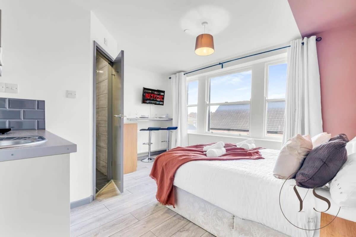 Sienna Longton Studio 2D - Wi-Fi, Alton Towers, Netflix Stoke-on-Trent 外观 照片