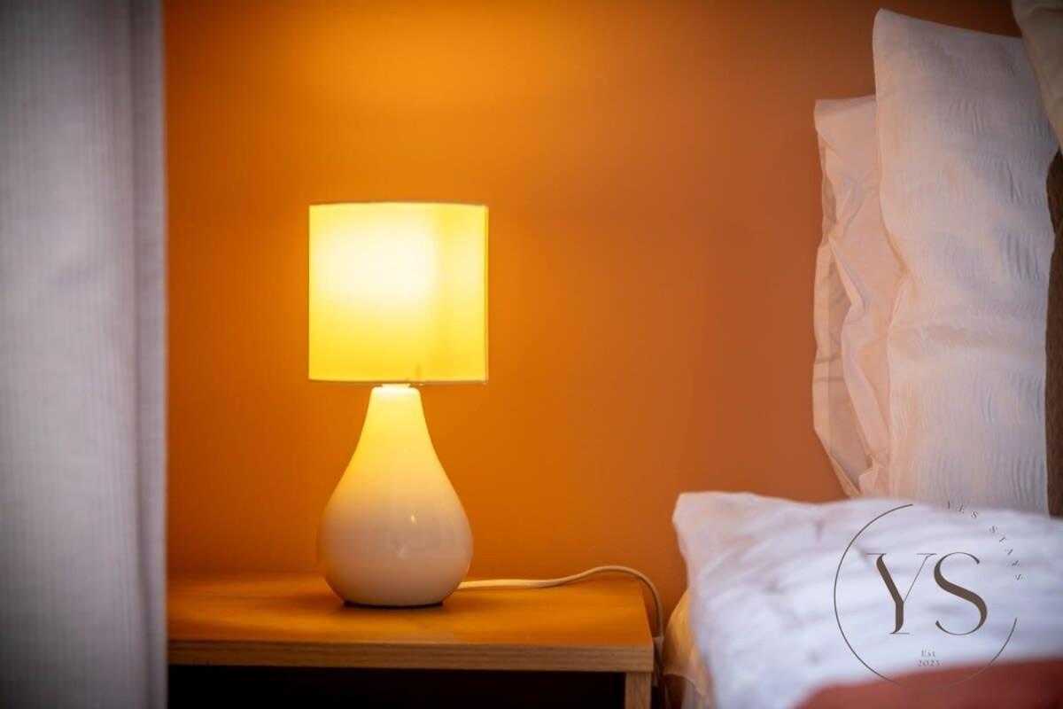 Sienna Longton Studio 2D - Wi-Fi, Alton Towers, Netflix Stoke-on-Trent 外观 照片