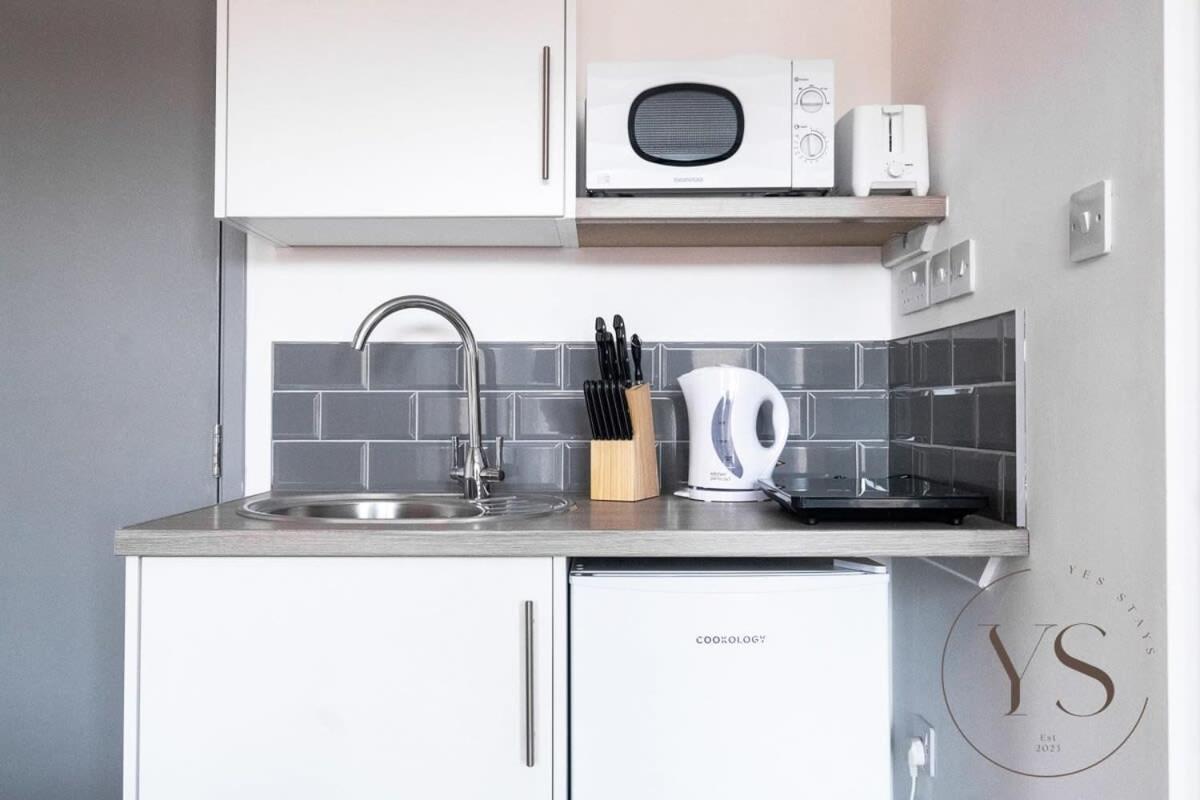 Sienna Longton Studio 2D - Wi-Fi, Alton Towers, Netflix Stoke-on-Trent 外观 照片