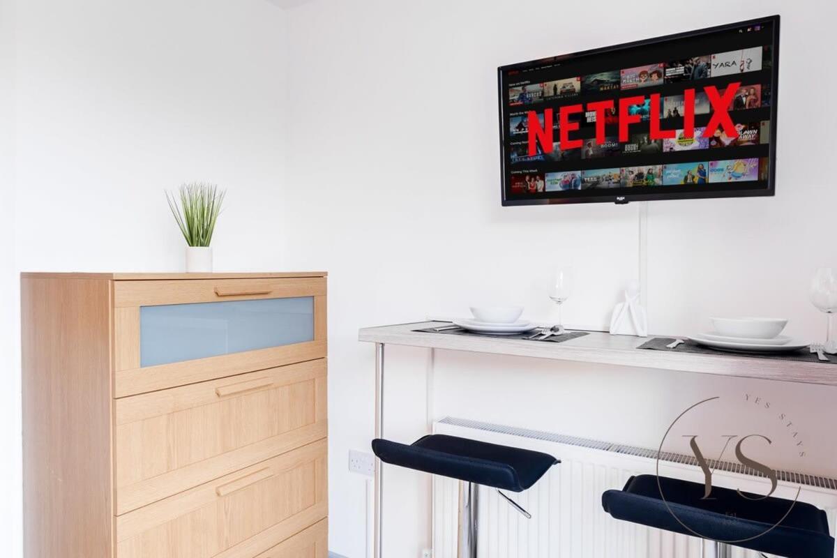 Sienna Longton Studio 2D - Wi-Fi, Alton Towers, Netflix Stoke-on-Trent 外观 照片