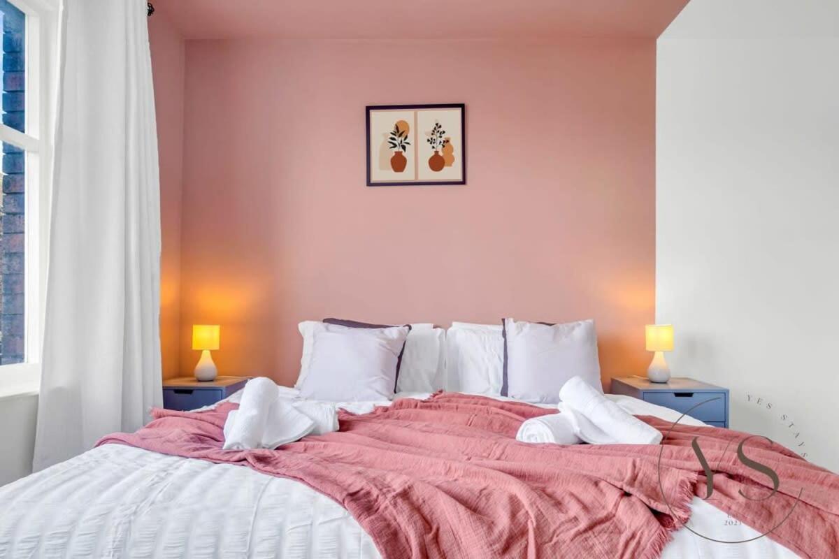 Sienna Longton Studio 2D - Wi-Fi, Alton Towers, Netflix Stoke-on-Trent 外观 照片