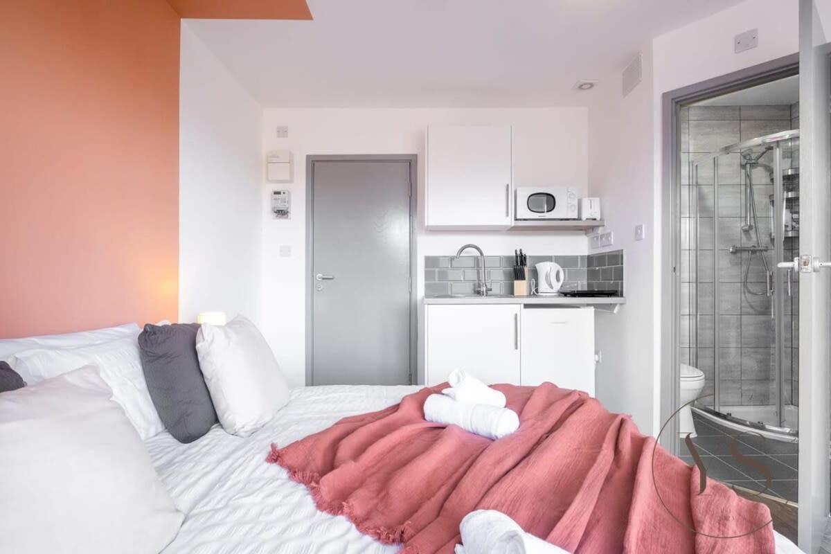 Sienna Longton Studio 2D - Wi-Fi, Alton Towers, Netflix Stoke-on-Trent 外观 照片